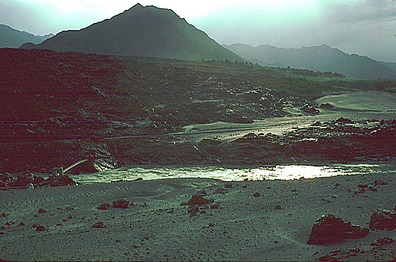 Blick auf Indus und Chilas von Thalpan-Ziyarat